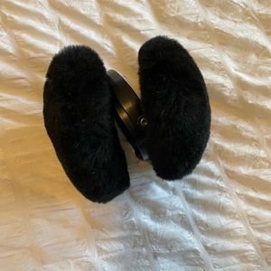 Black earmuffs